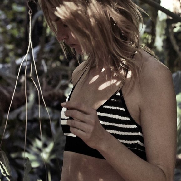 VYAYAMA TENCEL® REFLECTION PRINT CROP TOP - Picture 4 of 5